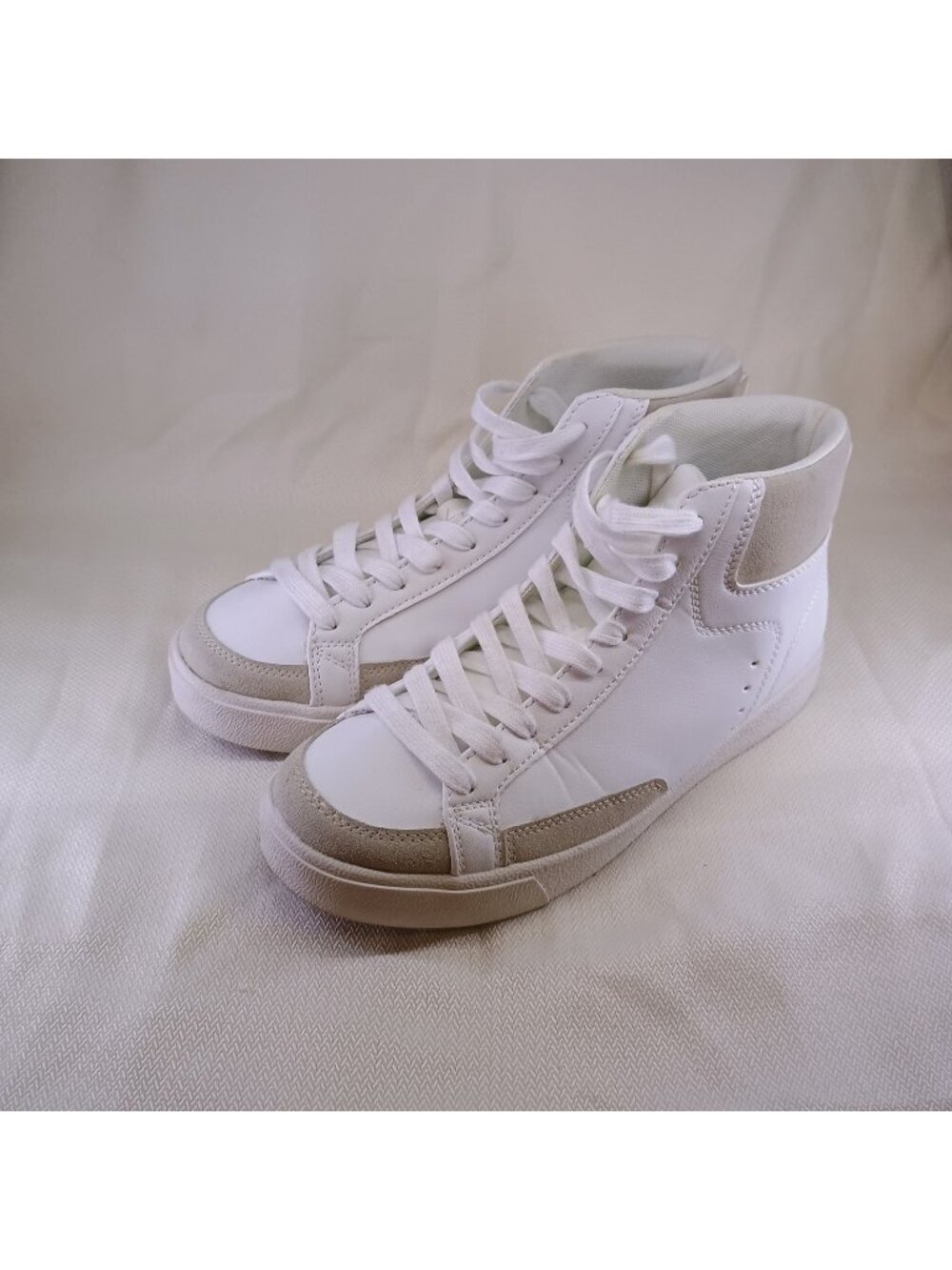 No Boundaries Women's Casual High Top Sneakers White Gray Memory Foam Size 8